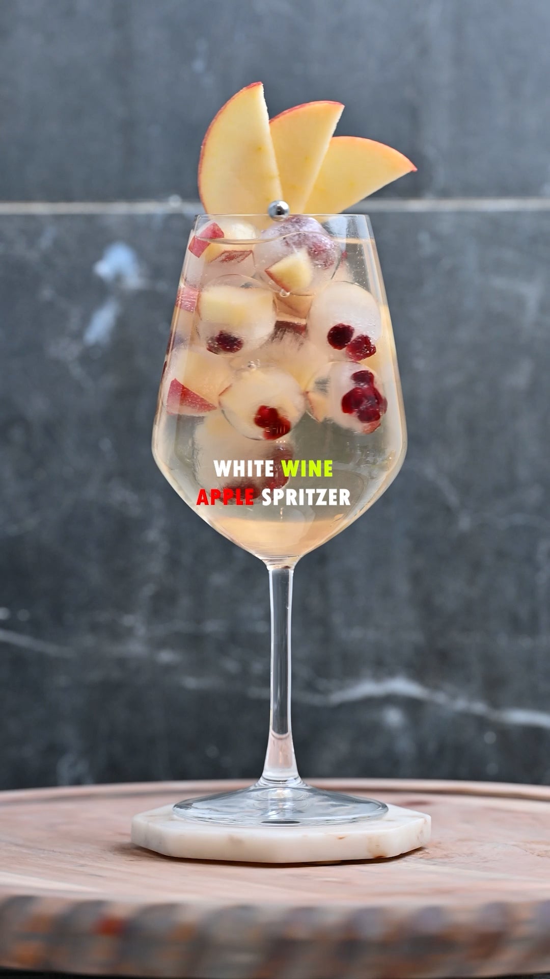 White Wine Apple Spritzer: A Light and Fruity Delight